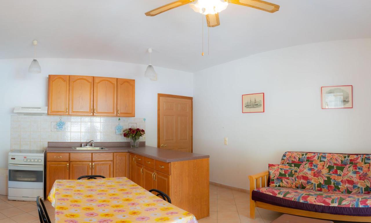 Valsamis Villa Apartments Poros  Exterior photo